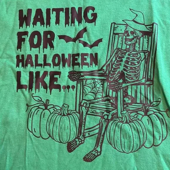 Waiting For Halloween Graphic Tee NWOT - Picture 2 of 2